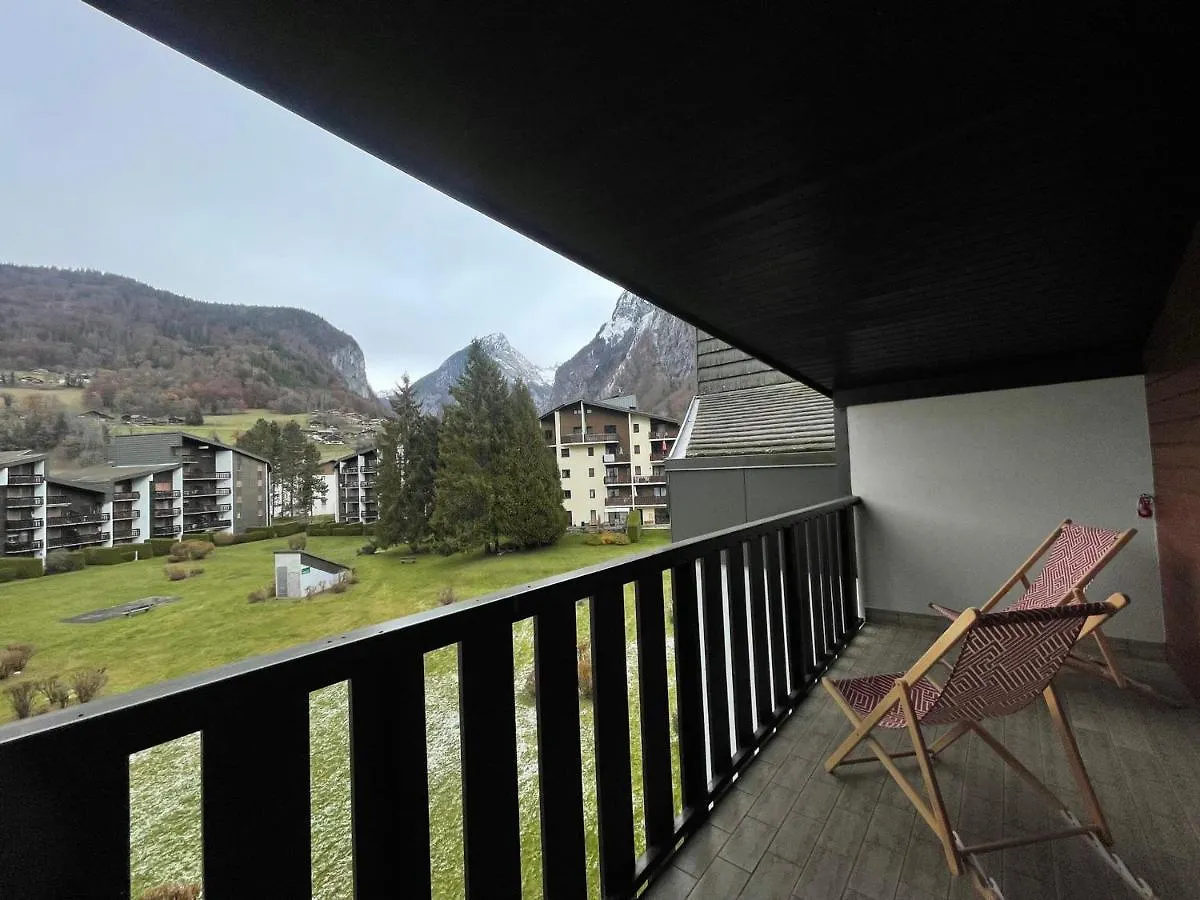 Appartement Chaleureux Avec Balcons Au Coeur De Samoens, Proche Ski-Bus - Fr-1-624-147 0*, サモエンヌ フランス