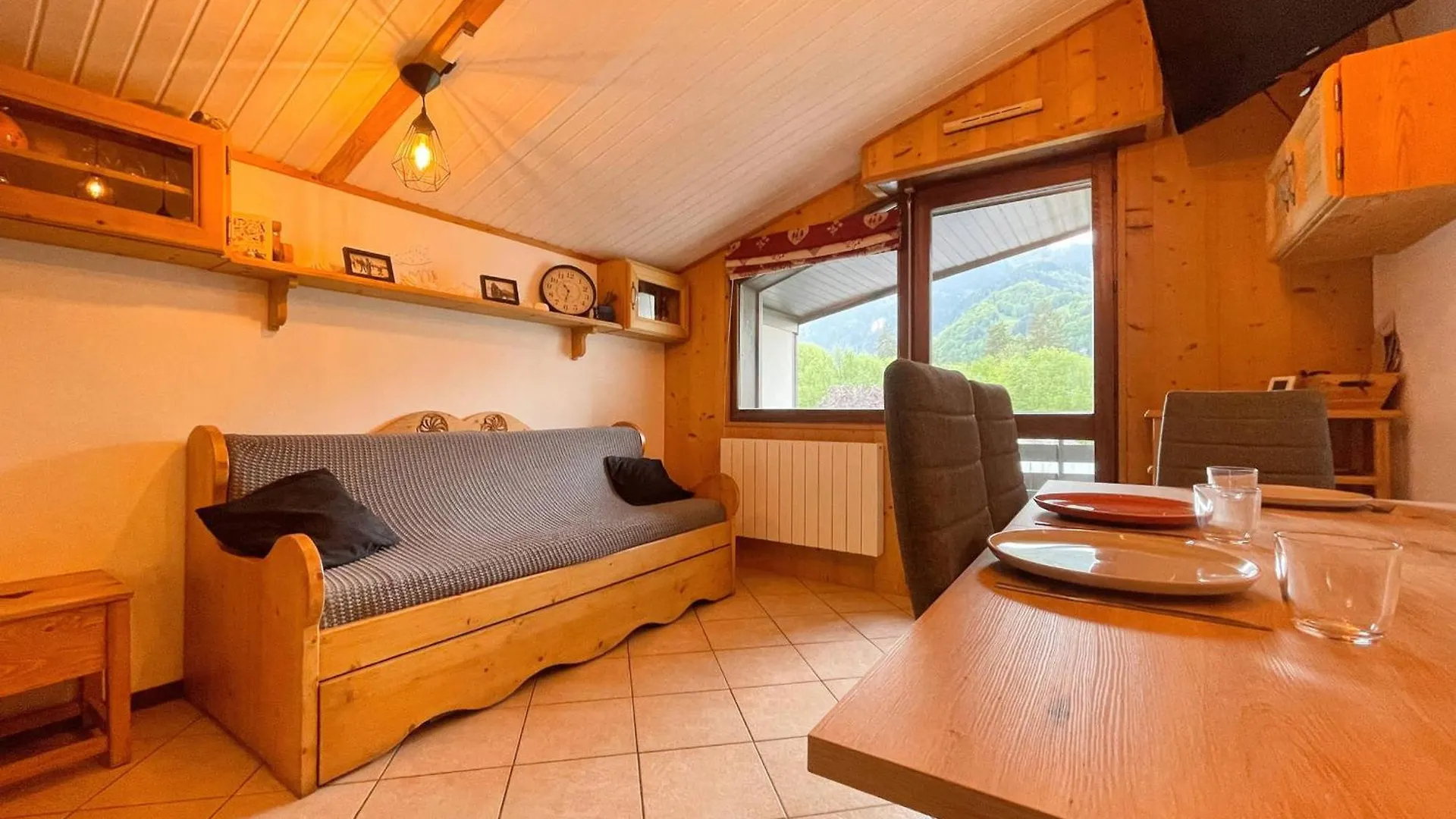 Appartement Chaleureux Avec Balcons Au Coeur De Samoens, Proche Ski-Bus - Fr-1-624-147